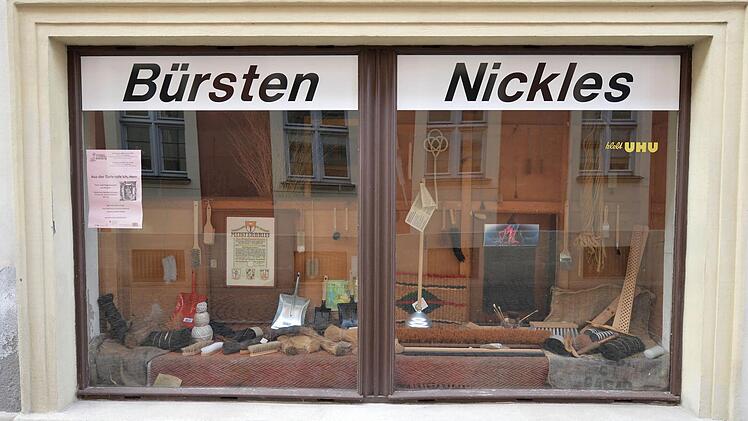Am Zinkenwörth fertigte Bürstenmachermeister Nickles ab 1907 alles, was das Herz der schrubbenden und bohnernden Hausfrau begehrte.  Foto: Ronald Rinklef