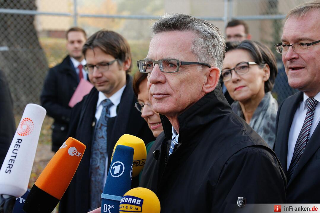 Bundesinnenminister Thomas de Maizière (CDU) hat das Balkanzentrum in Bamberg besucht