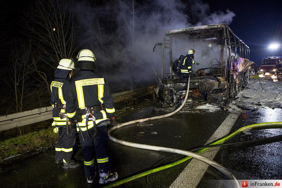 Reisebus auf der A3 ausgebrannt