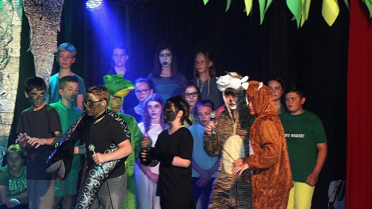 Aus dem Dschungel droht Gefahr durch wilde Tiere. Foto: Günther Geiling