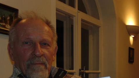 Das Buch beschreibt, was aus Biotopen entwickelt werden kann. Foto: Petra Malbrich