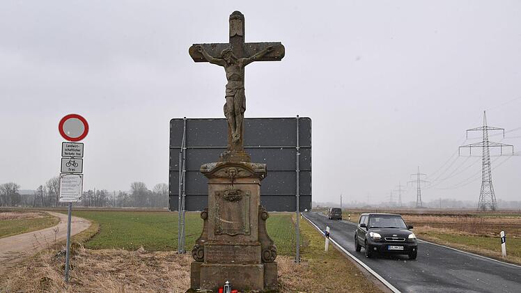 Die Kreisstraße Blickrichtung GundelsheimFoto: Ronald Rinklef