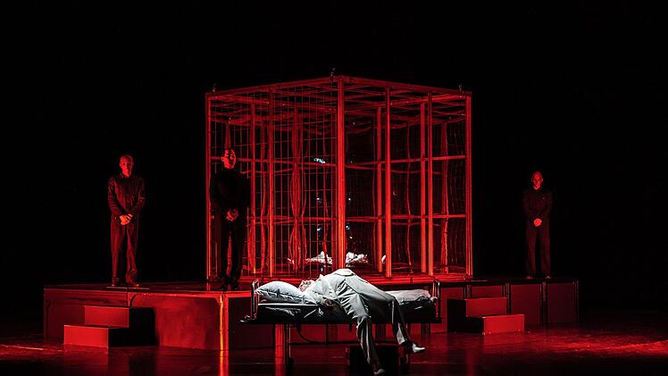 "Masse Mensch Macht": Stephan Kaluzas Schauspiel "30 Keller" feierte Premiere am Landestheater Coburg.Foto: Sebastian Buff