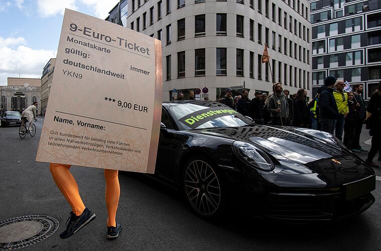 Kommt ein Nachfolger fürs 9-Euro-Ticket? - Sondertreffen