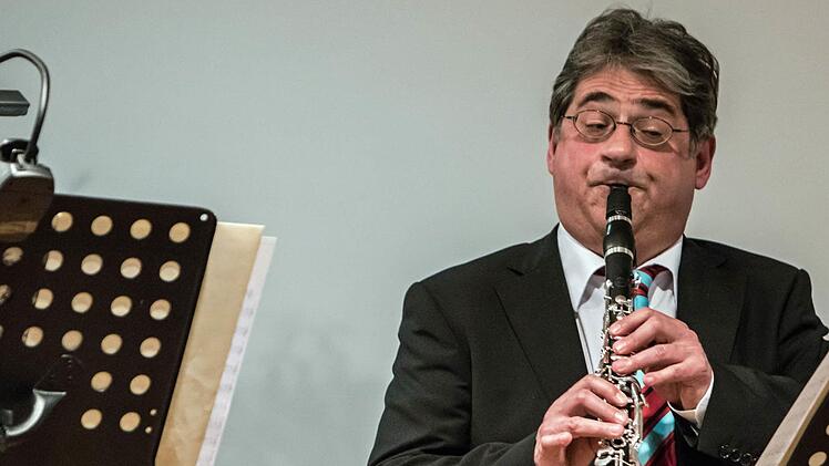 Angelika Stirner-Ebert beim Baustellenkonzert im Pfarr- und Dekanatszentrum St. Augustin.Foto: Jochen Berger