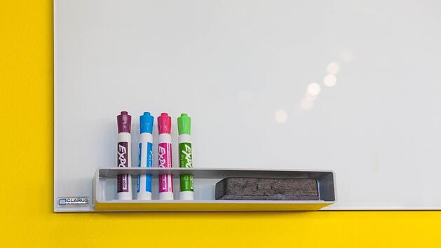 Spiel-Empfehlung "Just One": Auf die Whiteboards, fertig, los!