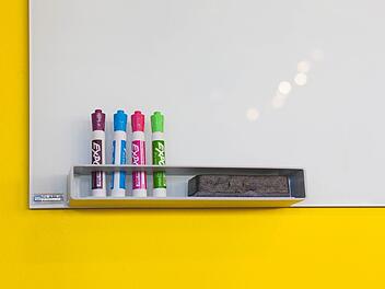 Spiel-Empfehlung "Just One": Auf die Whiteboards, fertig, los!