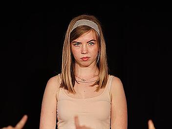 Der Spießrutenlauf beginnt.