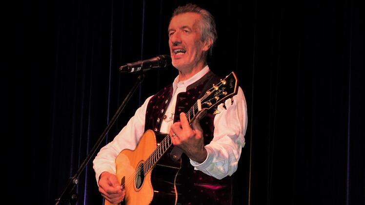 Oswald Sattler ist die Stimme der Berge, die Stimme der Dolomiten. Er gastierte am Samstag in Kulmbach. Foto: Werner Reißaus