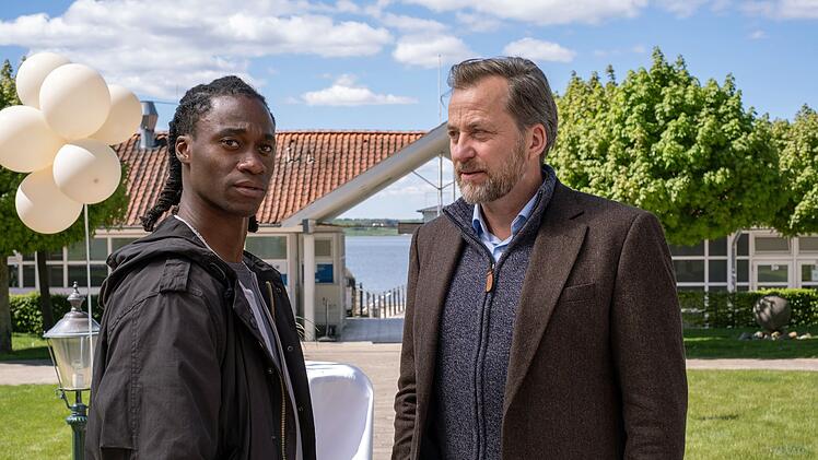 Tony Haller (Eugene Boateng, links) und Daniel Kerner (Christian Erdmann) stehen einander sehr nah.