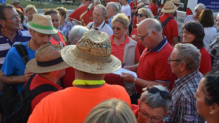 Allerhand zu tun hatte Quartiermeister Günter Neumann bei der Verteilung der Unterkünfte. Foto: Björn Hein