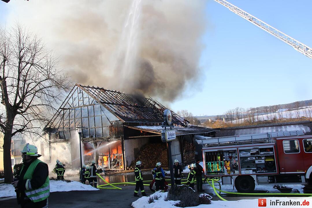 Kreis Coburg: Scheune in Grub am Forst steht in Flammen