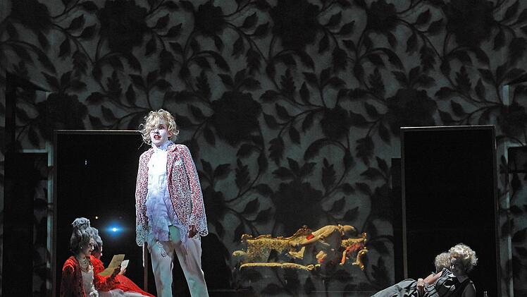 Turbulente Verwechslungen: Szene aus der Neuinszenierung von "Figaros Hochzeit" am Landestheater Coburg.Foto: Andrea Kremper