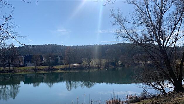 Der Wolfgangsee lohnt sich als Ausflugsziel - einfach f&uuml;r einen Spaziergang oder am heutigen Samstag, 18.30 Uhr, zur Teilnahme an einer Menschenkette als Zeichen der Solidarit&auml;t f&uuml;r die Ukraine.