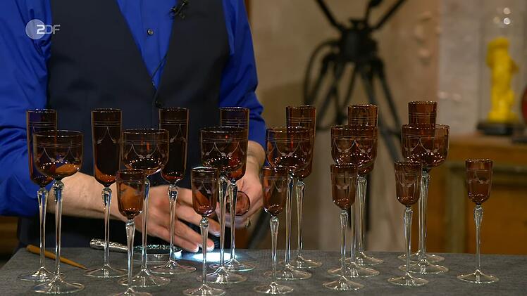 Das 20-teilige Glas-Service aus den 1930er- bis 50er-Jahren bewertete der Experte mit 500 bis 550 Euro. Markus Wildhagen kaufte die Gläser für 300 Euro.