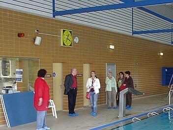 Die Stadträtinnen Britta Bildhauer und Rita Schmitt besuchten zusammen mit dem Bürgerbadverein das Hallenbad im hessischen Buseck. Foto: privat