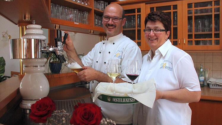 Manfred und Marita Brust führen den Landgasthof "Zum Stern" in Obererthal seit 1999. Foto: Markus Reeh