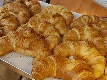Wegen des Diebstahls dreier Croissants stand eine junge Frau vor Gericht. Foto: Symbolbild Johannes Eisele/dpa