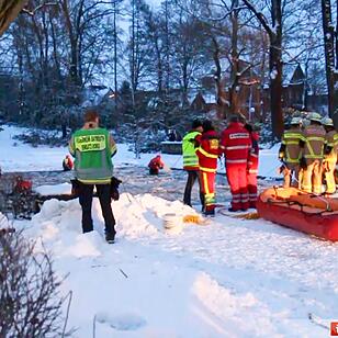 Tragischer Eisunfall in Bayreuth: Hund und Frauchen brechen in Weiher ein