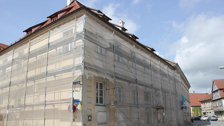 Im ehemaligen Bezirksamtsgebäude an der Ecke Bienen-/Klosterstraße sind acht neue Büros entstanden und weitere acht wurden komplett renoviert. Foto: Andreas Schmitt