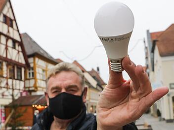 Karl-Heinz Fleckenstein ginge mehr als nur ein Licht auf: Wie  die Forchheimer Innenstadt attraktiver werden könnte, hat er sogar in einer wissenschaftlichen Abhandlung erklärt. Foto: Barbara Herbst
