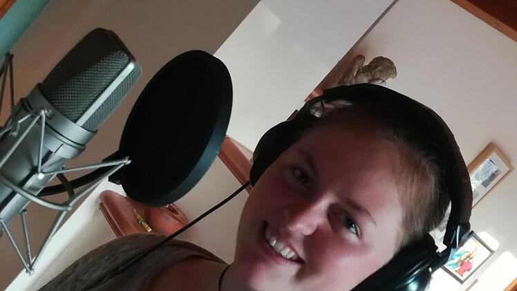 Pauline Kohlhepp aus Rothhausen bei Ma&szlig;bach ist die Backgrounds&auml;ngerin. Gerald Meyer