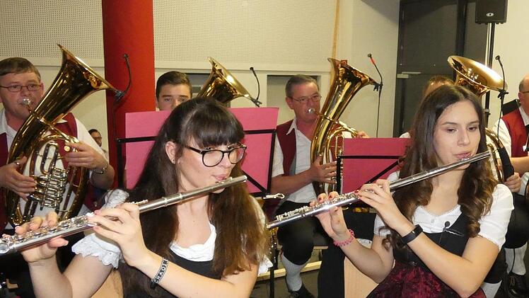 Auch Querflöten gehören mit zur Kapelle der Kraisdorfer Blasmusik.Christian Licha