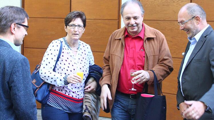 Auch der geschäftsführende Beamte des Landratsamt, Rüdiger Köhler (Zweiter von rechts), ist unter den Gästen.  Foto: Jürgen Gärtner