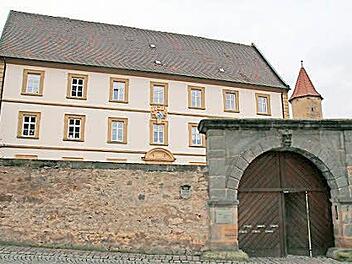 1714 errichtete Joseph Greissing (1664-1721) im Auftrag des Würzburger Fürstbischofs Johann Philipp von Greiffenclau in Seßlach dieses Amtsmagazin. Am Freitagabend geht es im Vortrag von Johannes Mack im Seßlacher Kultursaal um dieses Gebäude. Foto: Bettina Knauth