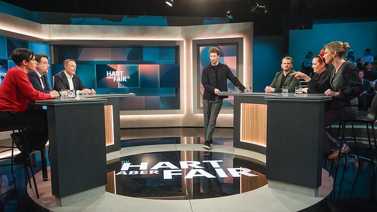 Die G&auml;ste bei "Hart aber fair" mit Louis Klamroth (Mitte).