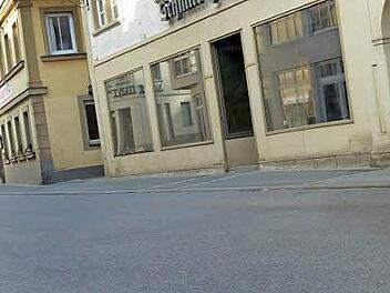 Leere Schaufenster, wie hier in Ebern, prägen viele Dorf- und Stadtkerne im Landkreis Haßberge. Foto: Johanna Eckert