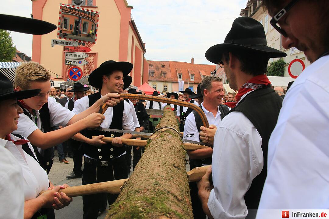 Sandkerwa 2015 - Kerwasbaum-Aufstellen