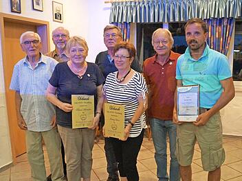 Ehrungen für langjährige Mitgliedschaften fanden beim ATSV Thonberg statt. Im Bild (von links): Erwin Limmer, Bürgermeister Egon Herrmann, Hannelore Münzel, Alfred Lux, Silvia Bittruf, Hartmut Schedel und Michael Fößel  Fotos: Dieter Wolf