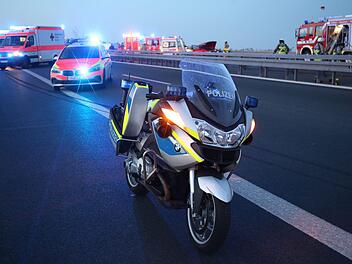 Auf der A7 ist es am Sonntagnachmittag zu einem schweren Unfall mit einem Motorradfahrer gekommen. Symbolbild: Fricke/News5