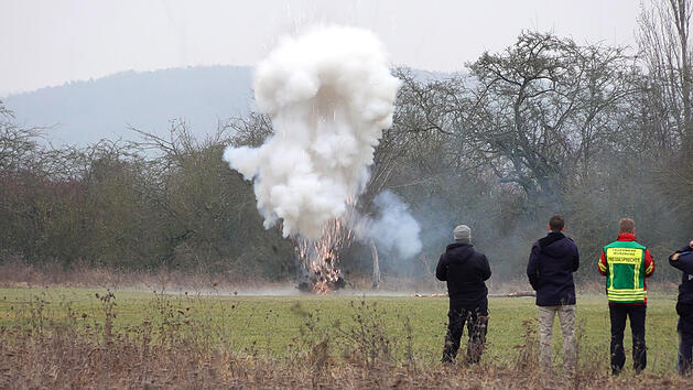 Sprengstoff in Würzburg gezündet: Bilder zeigen Explosion durch Sondertruppe