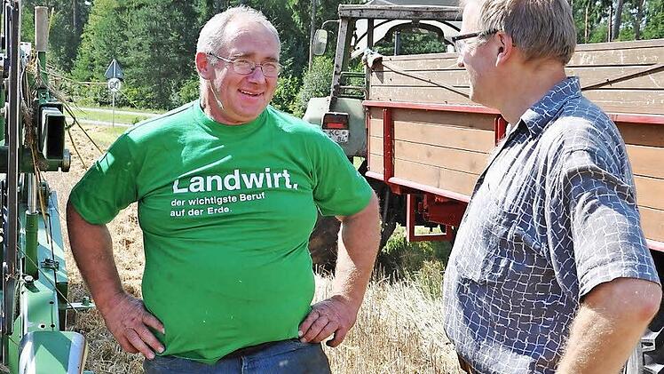 BBV-Kreisobmann Erwin Schwarz (links) tauscht sich mit seinen Kollegen im Landkreis auch über die möglichen Auswirkungen der russischen Maßnahmen aus.