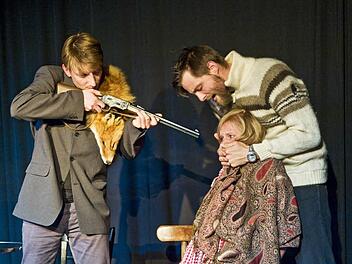 Wieder bringt man einen Zeugen zum Schweigen: Beim "Tarte d'ort" des Ensembles Ernst von Lebens wird nicht lange gefackelt. Ein Impro-Format zum Miträtseln für Krimifans.  Foto: Marian Lenhard