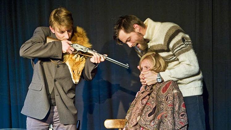 Wieder bringt man einen Zeugen zum Schweigen: Beim "Tarte d'ort" des Ensembles Ernst von Lebens wird nicht lange gefackelt. Ein Impro-Format zum Miträtseln für Krimifans.  Foto: Marian Lenhard