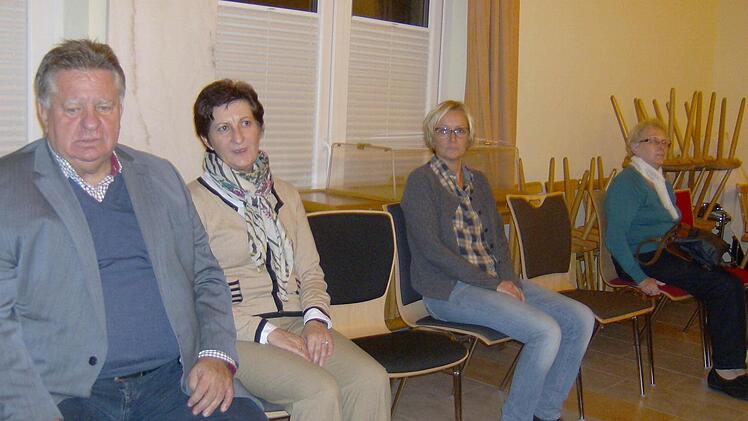 Probesitzen im Gemeinderat Weißenohe Foto: Petra Malbrich