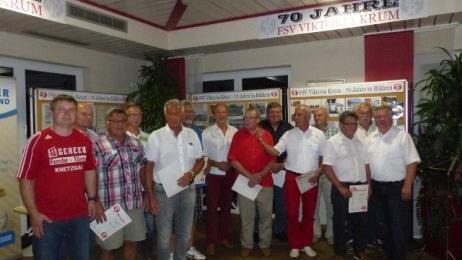 40 bis 49 Jahre haben diese Mitglieder die Treue dem FSV gehalten, v.l.: V Marco Schorr, Theo Stutzke Hubert Stutzke, Manfred Hüller, Richard Popp, Heinz Watzka,  Thomas Mantel.