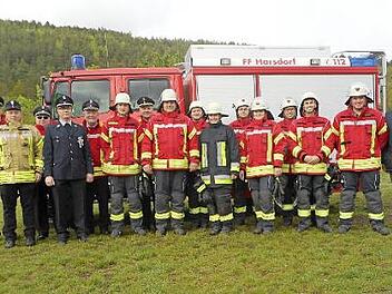 Die erfolgreichen Harsdorfer Feuerwehrleute nach der bestandenen Prüfung Foto: Werner Reißaus