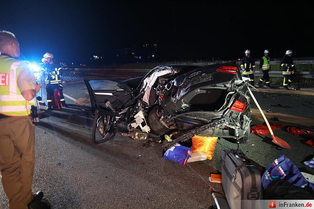 Golf rast in Unfallstelle auf A3