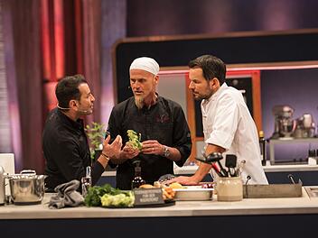 Zum Abschluss von "Hensslers Dreamteam" (VOX) standen Steffen Henssler, Rolf Zacherl und Ali Güngörmüş (von rechts) unter Druck. Ein Sieg musste her, um die Staffel wenigstens insgesamt unentschieden zu beenden.