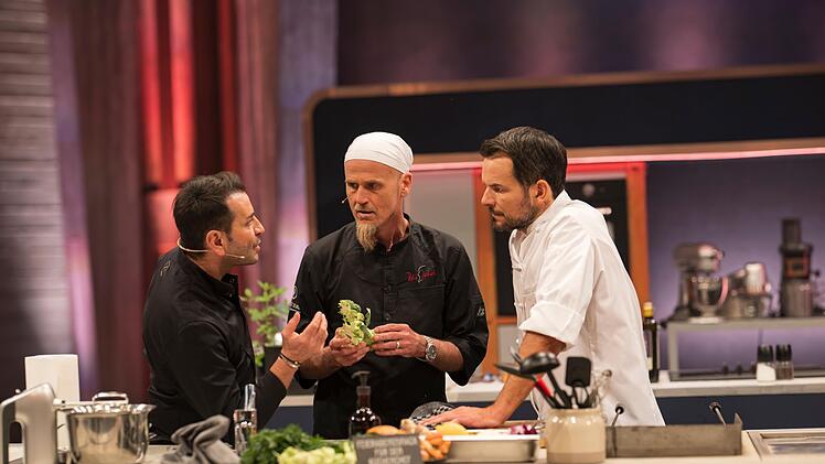 Zum Abschluss von "Hensslers Dreamteam" (VOX) standen Steffen Henssler, Rolf Zacherl und Ali Güngörmüş (von rechts) unter Druck. Ein Sieg musste her, um die Staffel wenigstens insgesamt unentschieden zu beenden.