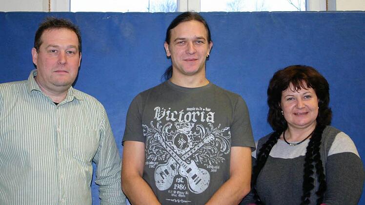 Sie führen den TSV Obernbreit die nächsten zwei Jahre (von links): Christian Küster (Kassier), Achim Brückner (Vorsitzender) und Elisabeth Hofmann (Schriftführer); nicht im Bild der stellvertretende Vorsitzende Florian Fragner. Fotos: Th. Meyer