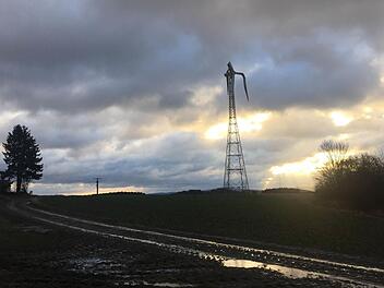 Eine Böe hat ein Windrad im Kreis Hof beschädigt. Foto: News5/Fricke