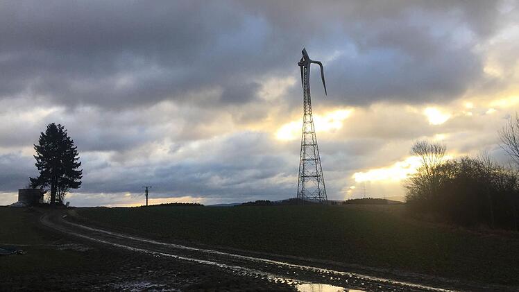 Eine Böe hat ein Windrad im Kreis Hof beschädigt. Foto: News5/Fricke