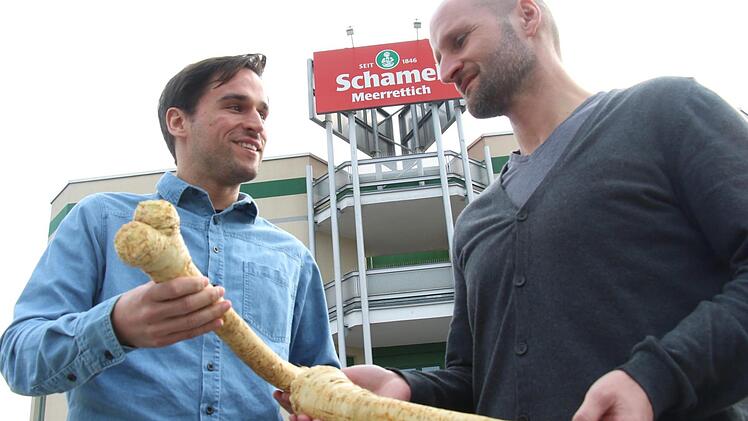 Matthias Schamel, Assistent der Geschäftsführung (l.) und Andreas Schöppl, kaufmännischer Leiter beim Baiersdorfer Traditionsunternehmen Schamel, wollen am starken regionalen Kren-Anbau festhalten.  Foto: Christian Bauriedel
