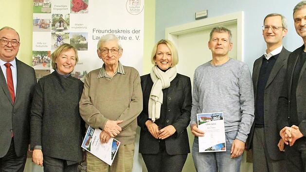Vorsitzender Reinhard Lugschi, Schatzmeisterin Gabriela Kreller-Laugwitz (v. l.), Schriftf&uuml;hrerin Sigrid Thiem (Mitte), stellvertretender Vorsitzender Christian Lisch (2. v. r.) sowie Gesamtleiter Michael Thiem (r.) ehrten Rudi Macher (3. v. l.) und Benno Dausch. Foto: privat