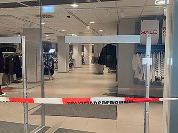Mehrere bewaffnete Täter flüchtig: Großeinsatz nach Raubüberfall in Ansbach Mehrere bewaffnete Täter flüchtig: Großeinsatz nach Raubüberfall in Ansbach